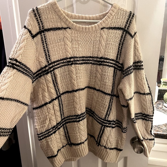 Lucky Sweater - Picture 4 of 4